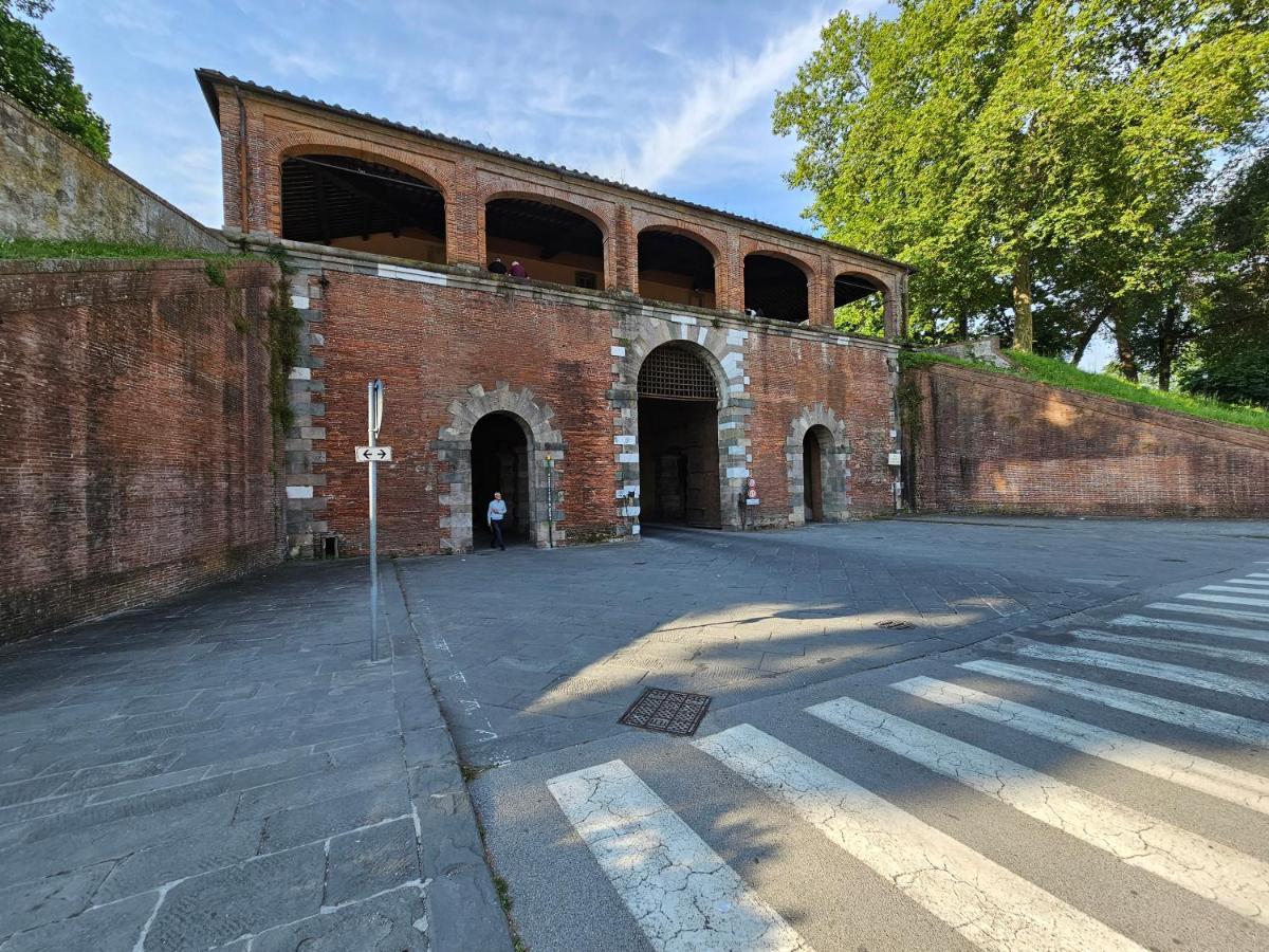 Lucca Walls Dream - Air Cond - Wi-Fi - Panoramic In Front Of The Historical Walls - Bagian luar foto